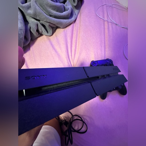 Ps4 (2 controllers & Headset)